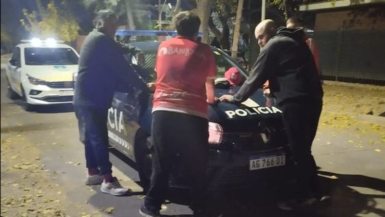 preventores y policias detuvieron a cuatro personas tras un robo y agresion