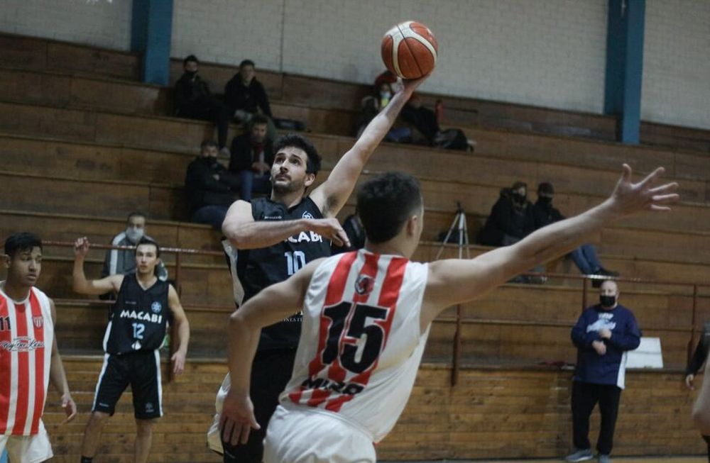 Facundo Alberici fue la gran figura del triunfo de Macabi ante Atlético Club San Martín con 25 puntos. / Gentileza: Nicolás Ríos.