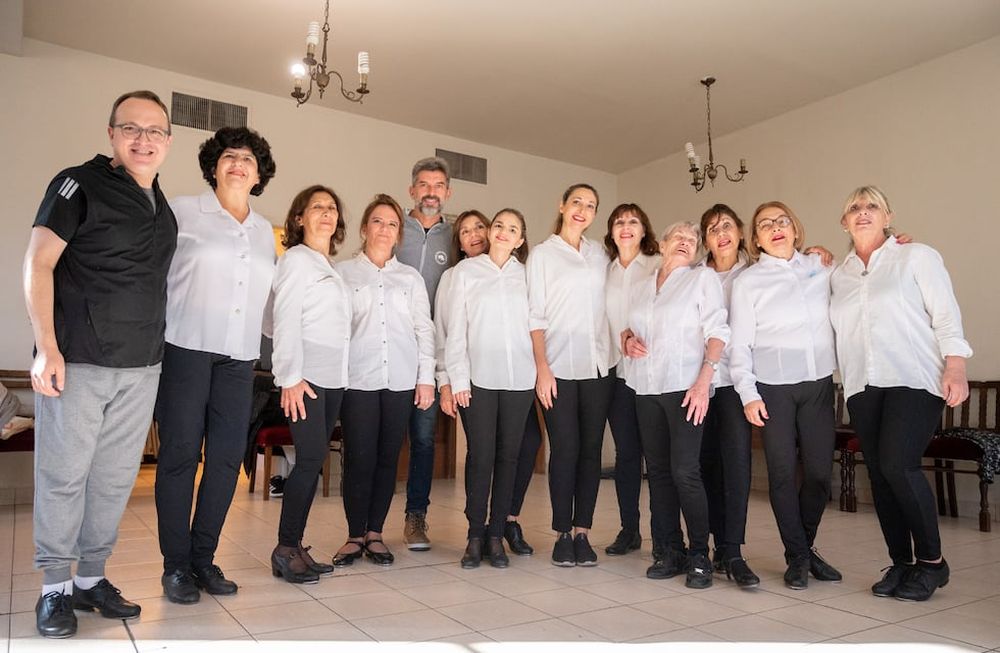 Ulpiano Suarez visitó el taller inclusivo de zapateo americano de Adrián Sorrentino