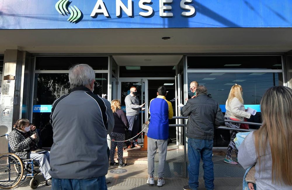 La mayoría de los trámites de Anses se pueden realizar de forma virtual, desde modificar datos personales, hasta solicitar un crédito. Foto Orlando Pelichotti / Los Andes