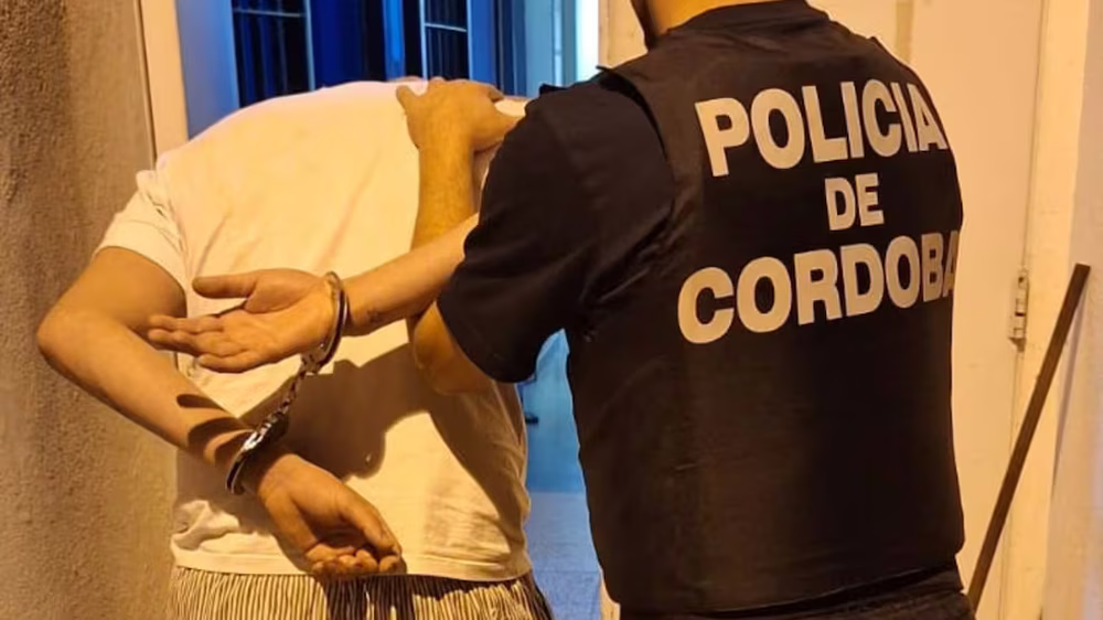 La Brigada de Investigaciones allanó el domicilio de Lucas Exequiel Medina y concretó su detención por orden judicial.