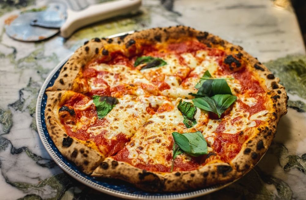 La receta de la pizza casera más deliciosa y sin horno