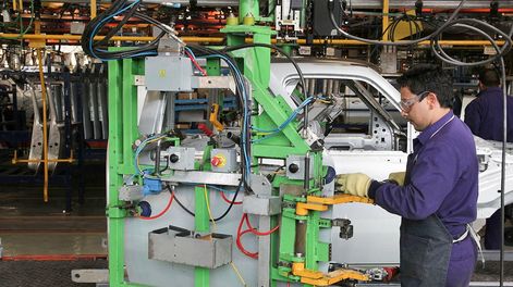 Seis plantas automotrices frenaran su producción esta semana.