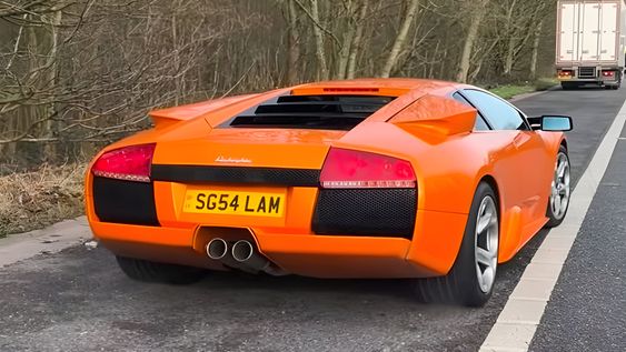 la compro hace 21 anos y ahora vende la lamborghini con mas kilometros del mundo: es un auto muy conocido
