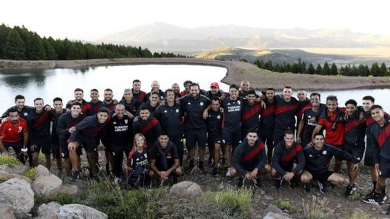 River de pretemporada en San Martín de Los Andes.