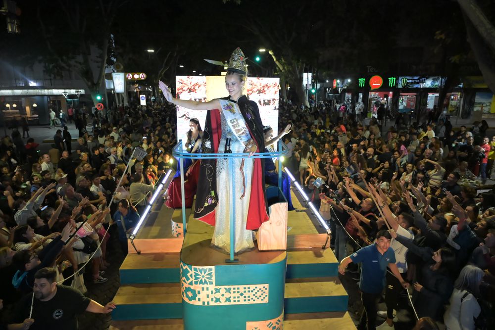 Mariana Cucatto, reina de General Alvear, en la Vía Blanca