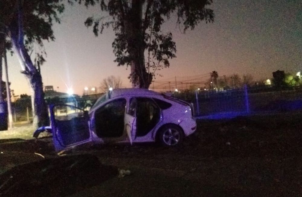 Tragedia en San Martín: murieron una mujer y su hijo tras chocar contra ...