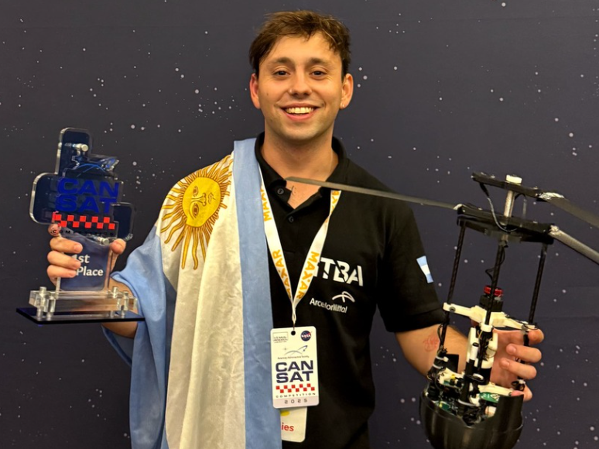 Discutir por si fuiste a una universidad pública o privada es una estupidez: el halago del campeón mundial de satélites. Foto: Gentileza Discutir por si fuiste a una universidad pública o privada es una estupidez: el halago del campeón mundial de satélites. Foto: Gentileza