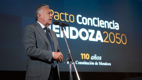 El gobernador insistió en que la reforma debe respetar los procedimientos establecidos por la Constitución y vinculó el bajo nivel de votantes con la necesidad de revisar la organización de los comicios.