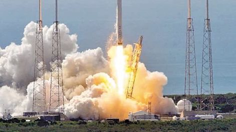 Los Andes | Seguramente han de seguir lanzando cohetes al espacio y entonces nosotros deberemos andar con casco por las dudas que alguna parte nos acierte. / Foto: Archivo / Los Andes