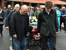 Los restos del actor Luis Brandoni, fueron inhumados este mediodía en el Cementerio de la Chacarita. Los restos del actor Luis Brandoni, fueron inhumados este mediodía en el Cementerio de la Chacarita.