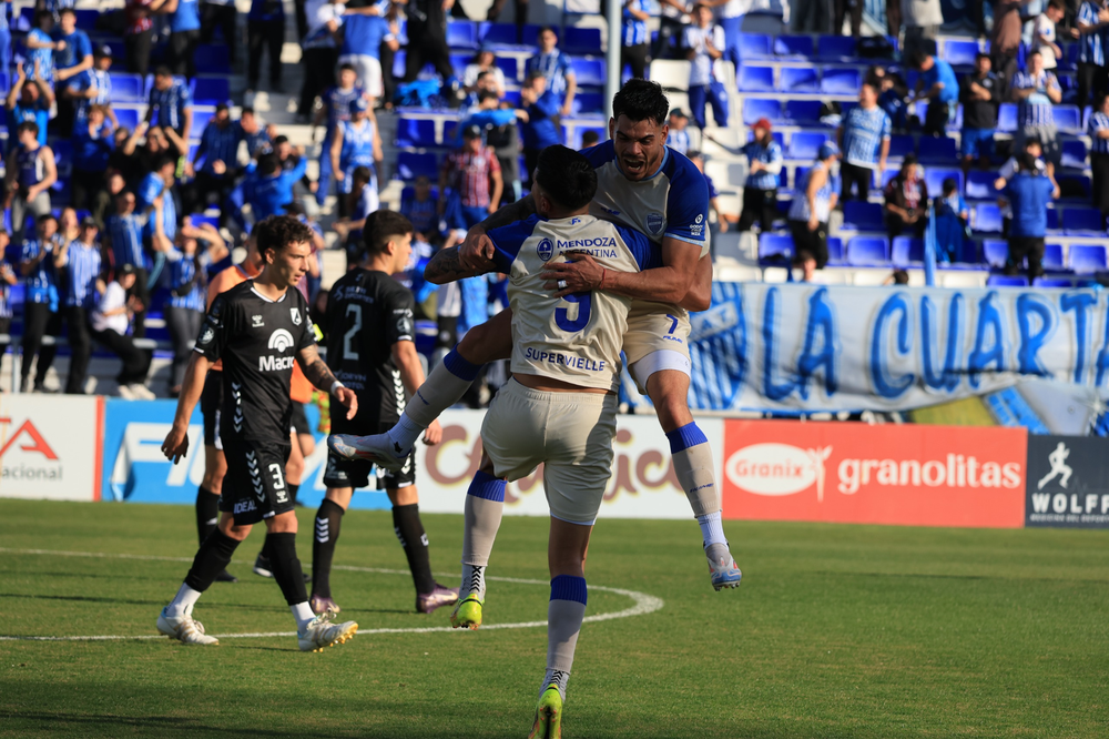 El festejo de los goleadores Tombinos en una tarde llena de emociones y el Feliciano Gambarte.