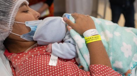 Mendoza implementa un nuevo sistema de pulseras inteligentes para la identificación segura de madres y recién nacidos