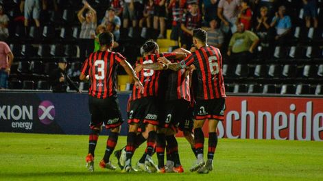 El campeón Patronato arrancó la defensa del título en la Copa Argentina con victoria 2-0 ante Gimnasia y Tiro de Salta. (@ClubPatronatoOf)