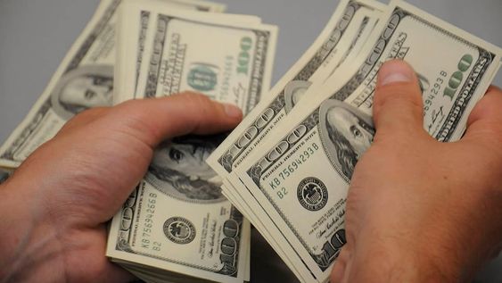 Monotributistas: cómo tramitar la devolución del 35% de las compras en dólares