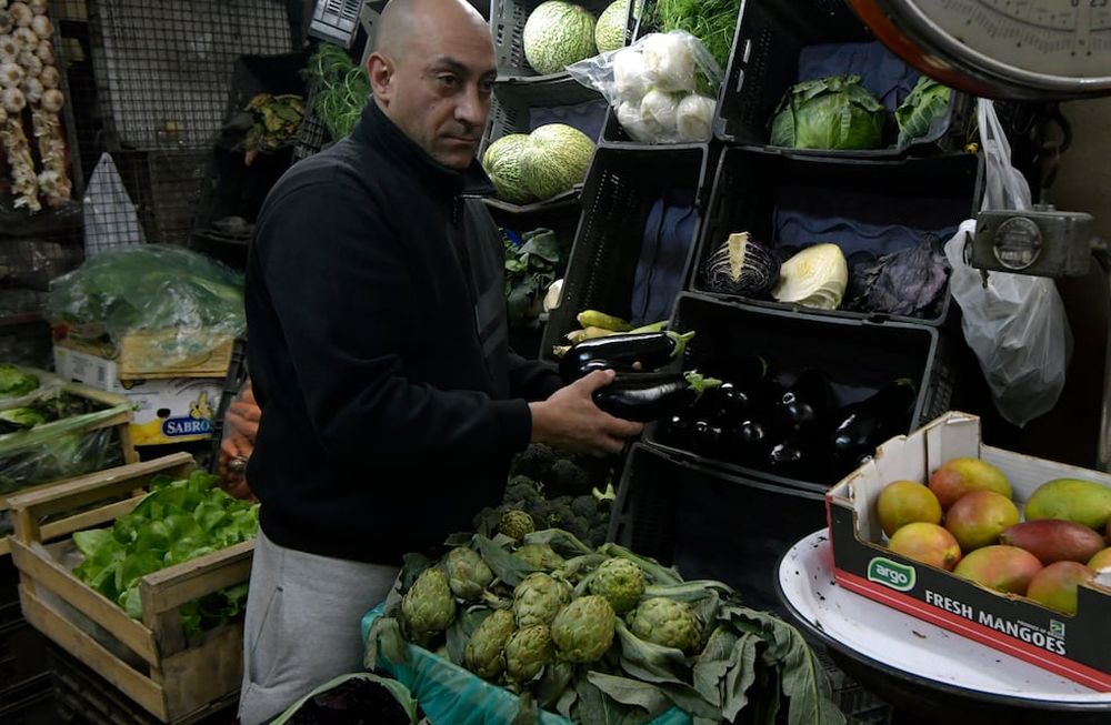Los productos que más subas han tenido son el tomate redondo y perita, el choclo, el zapallito italiano y la lechuga. Foto: Orlando Pelichotti / Los Andes