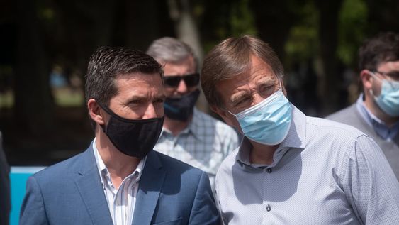 El gobernador Rodolfo Suarez explicó ante la prensa los alcances que tendrá el DNU Nacional en la provincia de Mendoza. Foto: Ignacio Blanco / Los Andes