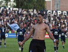 Alex Arce regresa a Independiente Rivadavia. El goleador vuelve a casa. 