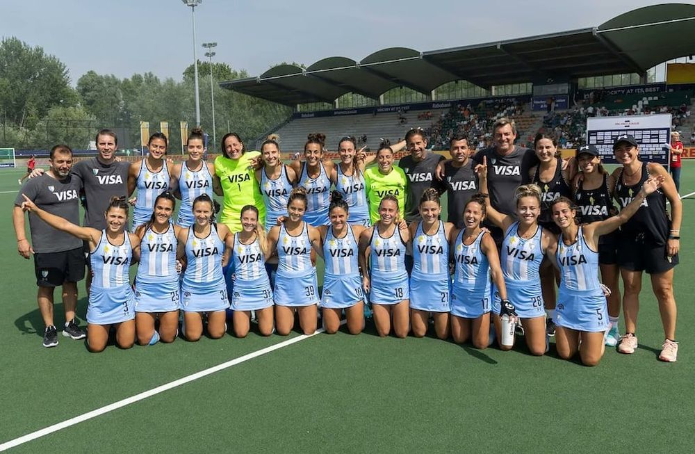 Las Leonas con Fernando Ferrara: en el año suman 20 partidos sin derrotas (Copa Panamericana y Pro League). Ahora llega el desafío más grande en el Mundial de Terrassa.. / Gentileza.