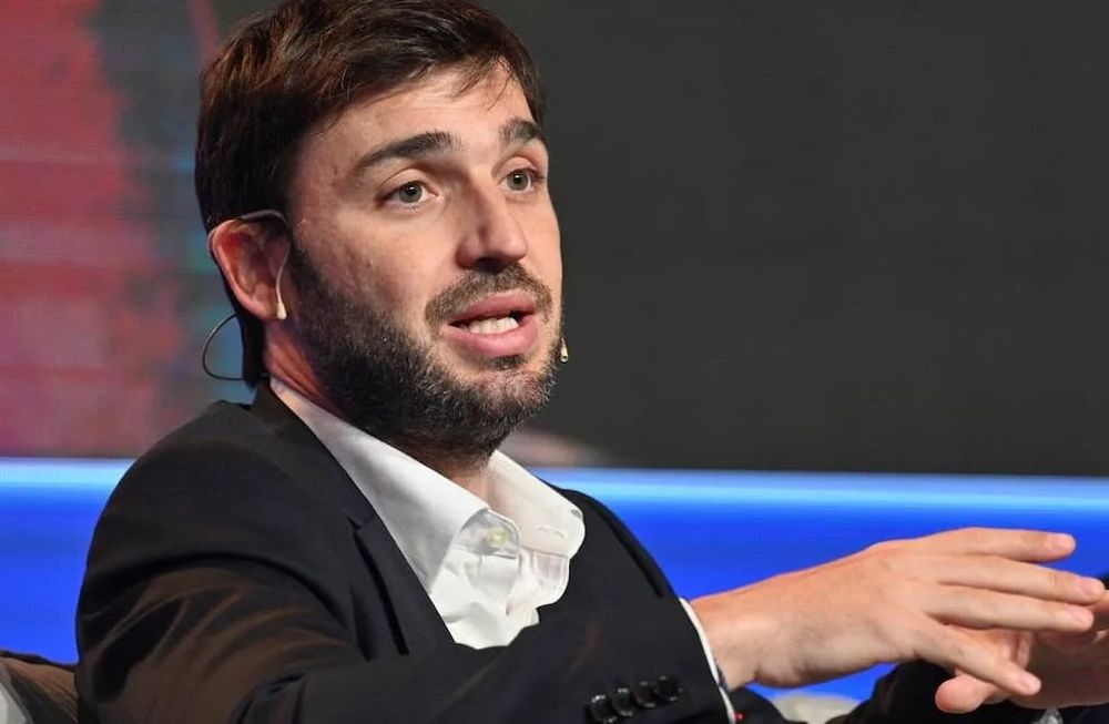 Ignacio Torres, el gobernador de Chubut, ahora apuntó contra Santiago y Luis Caputo.