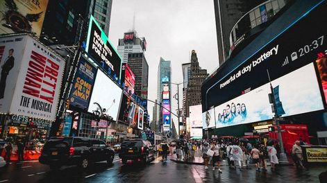 Los Andes | Times Square es la plaza más icónica del estado neoyorquino. Símbolo inequívoco de la Gran Manzana, reúne a millones de turistas por año que ansían conocer las famosas calles iluminadas por publicidades y carteles. Foto: Pexels