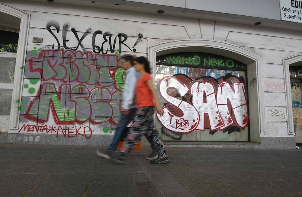 Según el Código de Convivencia de la Ciudad de Mendoza, las multas por pintar grafitis sin autorización van desde los 9.500 pesos hasta los 285.000, | Foto: José Gutiérrez / Los Andes