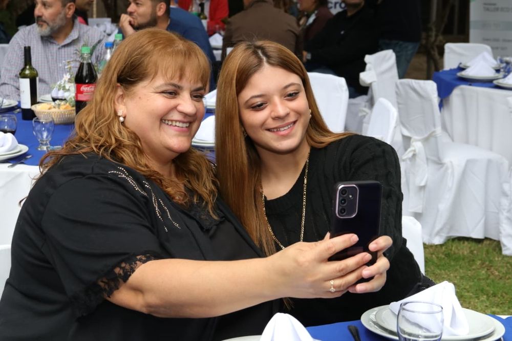 Carina Olguín y Angelina Sileoni acompañaron la celebración en un ambiente de cercanía y camaradería.