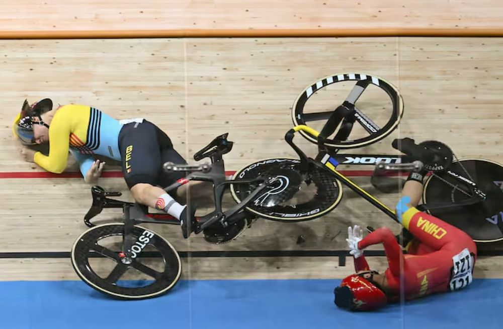 Impactante caída múltiple en el ciclismo femenino. Captura: LN