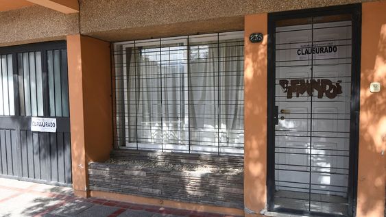 Frente del edificio de calle Manuel Moreno 235 de Godoy Cruz donde funcionaba un geriátrico que fué clausurado por dos personas fallecidas. | Foto: José Gutiérrez / Los Andes