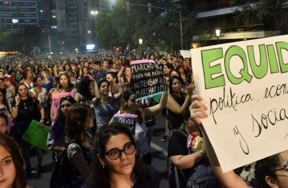 No hay igualdad de acceso a la educación y oportunidades laborales.