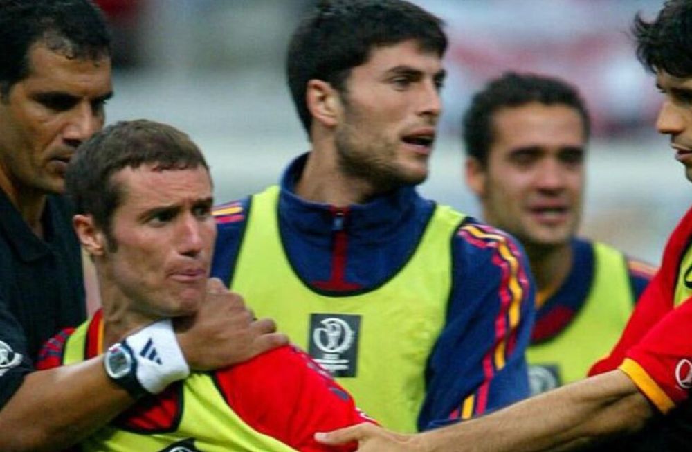 Curiosidades mundiales: El arquero que dio la vuelta al mundo en barco para discutir un gol anulado a un árbitro. Foto: Twitter @TheChips_Futbol