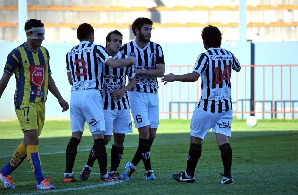 Gimnasia probó con la dupla Vuanello-Akerman