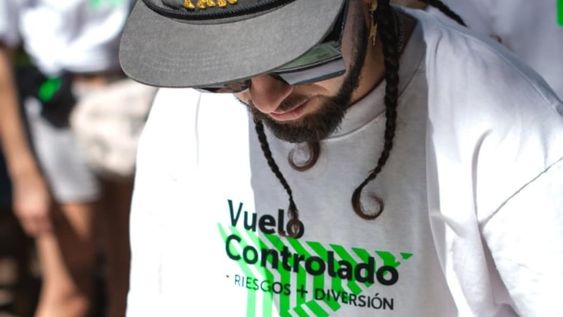 Bajo su lema oficial menos riesgos, más diversión, la organización vela por la salud de los asistentes a las fiestas electrónicas masivas. / Créditos: Vuelo Controlado.