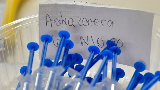 Continúan los menores de edad vacunándose en el Centro de Vacunación contra Covid 19, de Campaña en el Polimeni, en Las Heras.Foto: Orlando Pelichotti