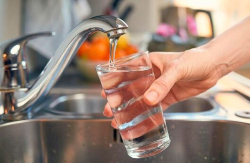 En el informe presentado por la compañía solicitando el ajuste de tarifa se señala que de los 5.355 km de cañería de las redes de agua el 11% es malo.