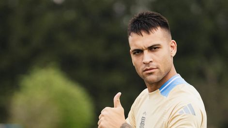 Los Andes | Lautaro Martínez, delantero de la selección argentina, en el entrenamiento en Ezeiza. (Prensa Argentina)