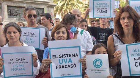 Deudores de créditos UVA se quejan por la actualización. / Foto: Facundo Luque / Archivo