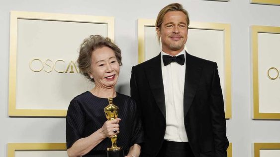 Brad Pitt volvió a aparecer en público más galán que nunca y se llevó un piropo inesperado