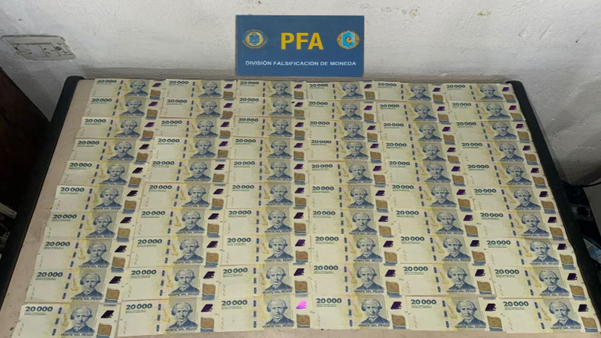 Desbarataron una banda criminal que falsificaba y distribuía dinero falso: cuál era su modus operandi