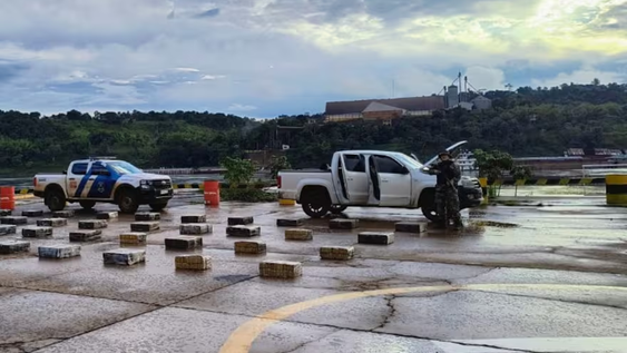 Prefectura Naval incautó más de una tonelada de marihuana tras una persecución en Misiones.