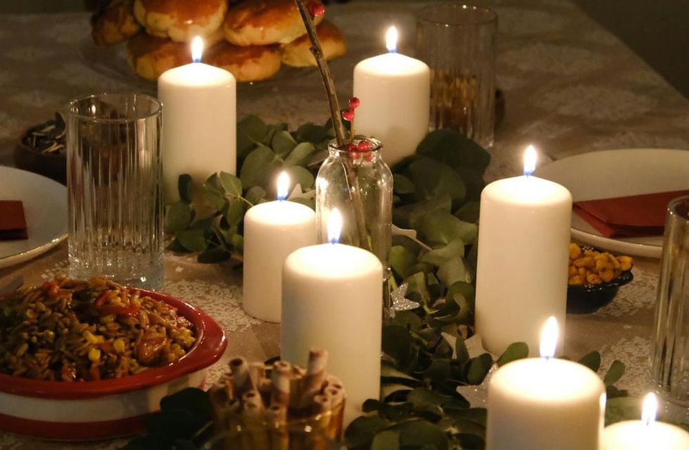Velas en Navidad. Foto: banco de imágenes Pexels.
