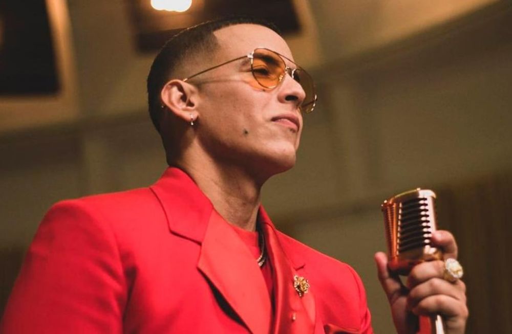 La tierna visita de Daddy Yankee a Vida Isabelle, la hija de Natti Natasha