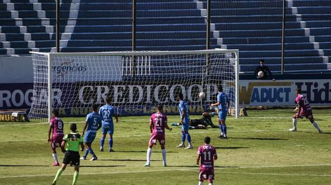 Godoy Cruz cayó ante Arsenal en su regreso al Gambarte, luego de 16 años / Carina Staiti.