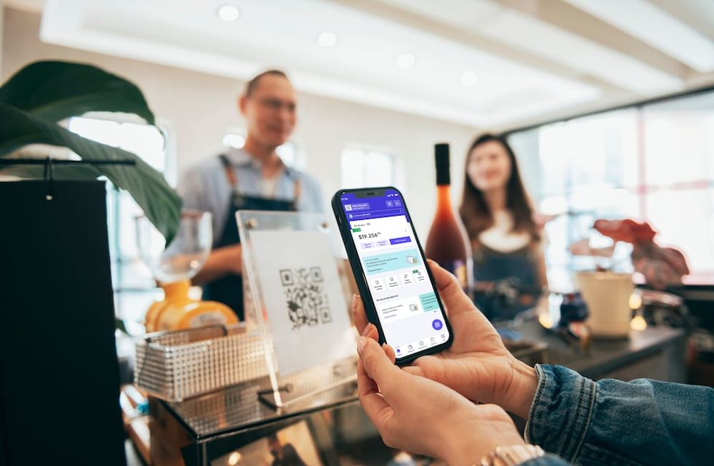 Capacitadores de la Asociación Conciencia dictan talleres de capacitación presenciales que tienen el objetivo de promover la inclusión financiera.