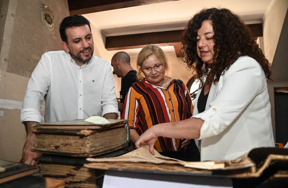 Arizu: García Zalazar recibió documentación histórica, que se suma a la recuperación patrimonial