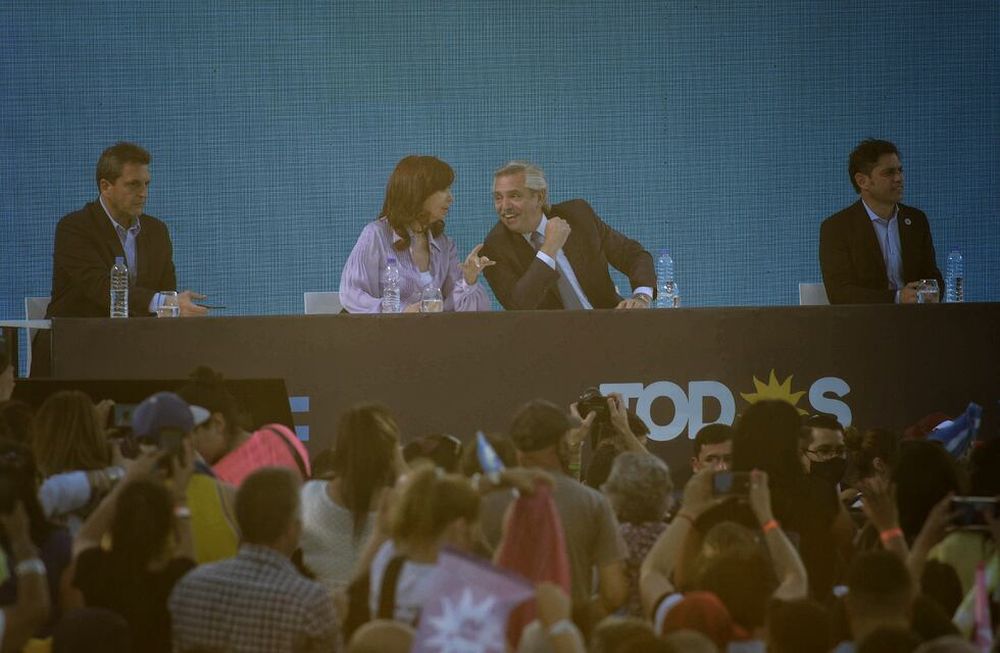 El acto de cierre de campaña del Frente de Todos fue encabezado por el presidente Alberto Fernández junto a la Vicepresidenta Cristina Fernández de Kirchner. Foto: Clarín