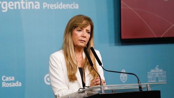 Gabriela Cerruti publicó un mensaje acusando a Javier Milei por el agitamiento de robos en banda que circulan por redes.