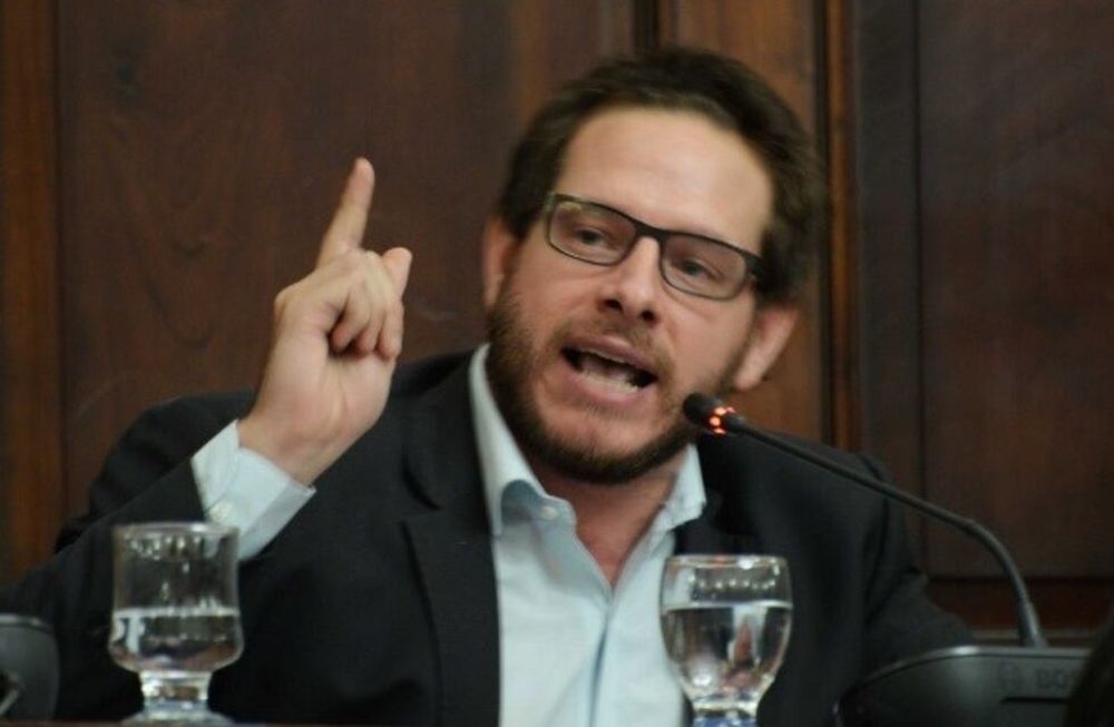 El Frente de Todos  buscará que Roberto Munives, y Raúl Levrino, vayan a dar explicaciones en la Legislatura sobre el  femicidio de Florencia Romano.