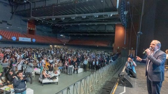 Más de 2500 docentes fueron agasajados por Matías Stevanato en Maipú
