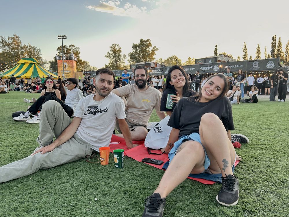 Adrián Salvador, Emi Gentile, Aluhé Codaro y Rocío Modón llegaron desde San Rafael para disfrutar de la Fiesta de la Cerveza y cantar con Ciro.